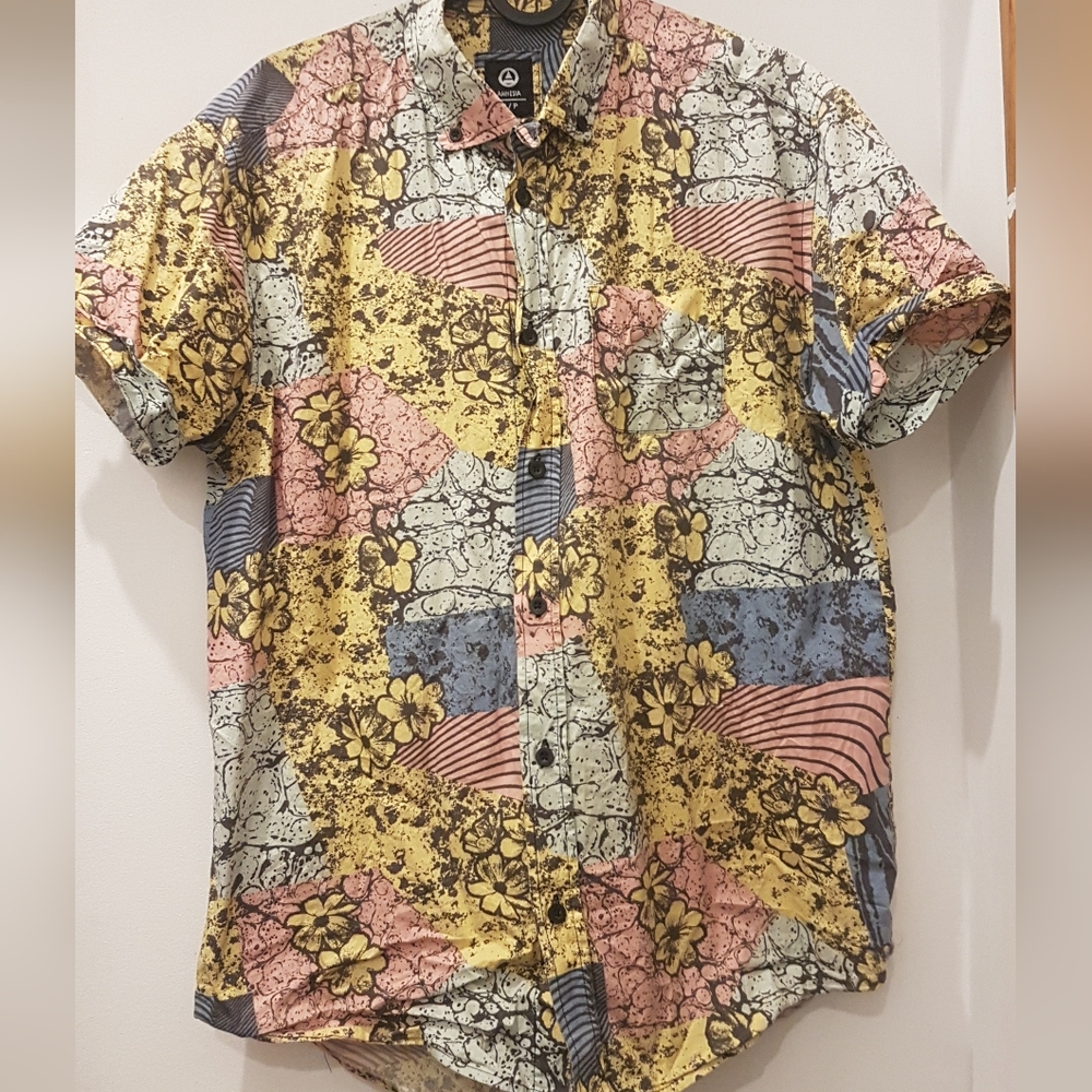 Small Amnesia Floral Short Sleeve Bottom up Shirt